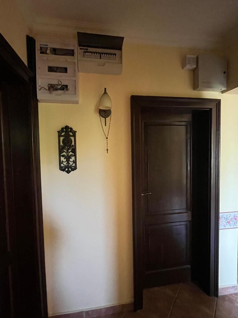 Casă elegantă, spațioasă, ideală pentru familie – Sanmihaiu Roman - Poză 2