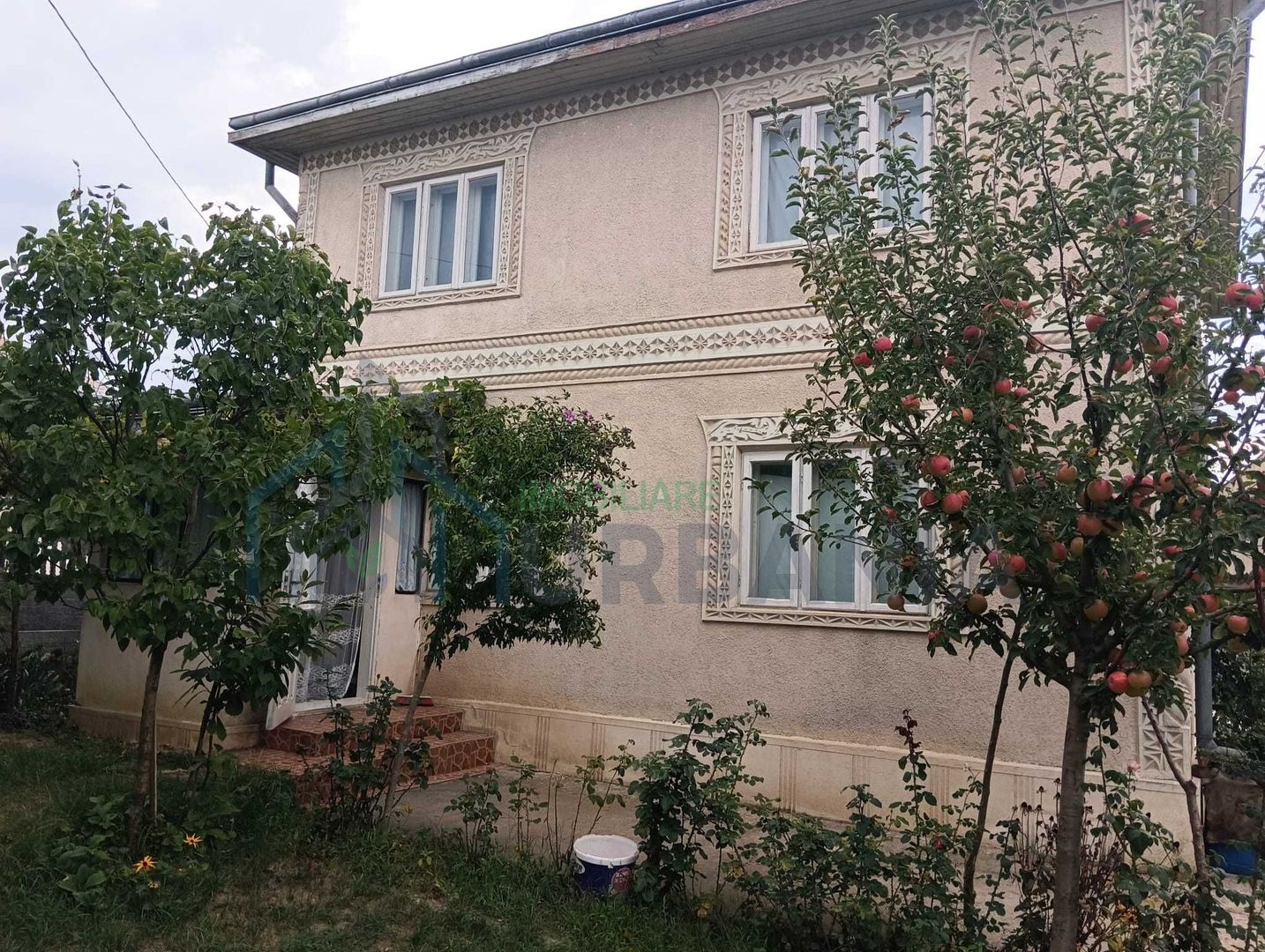Casă cu etaj și teren de 1450 mp în Lunca, Pașcani - Poză 1