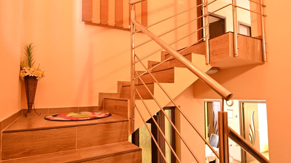 Casa P+1E, cu anexe si hala - Poză 12