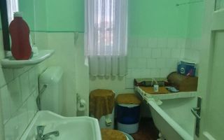 Vând apartament cu o camera in zona semicentrala a orasului - Poză 10