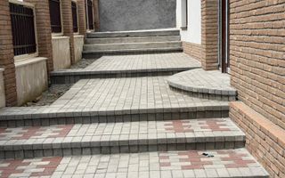 Casă 8 camere | Bujoreni, Vâlcea | 360 mp, teren 1000 mp - Poză 1