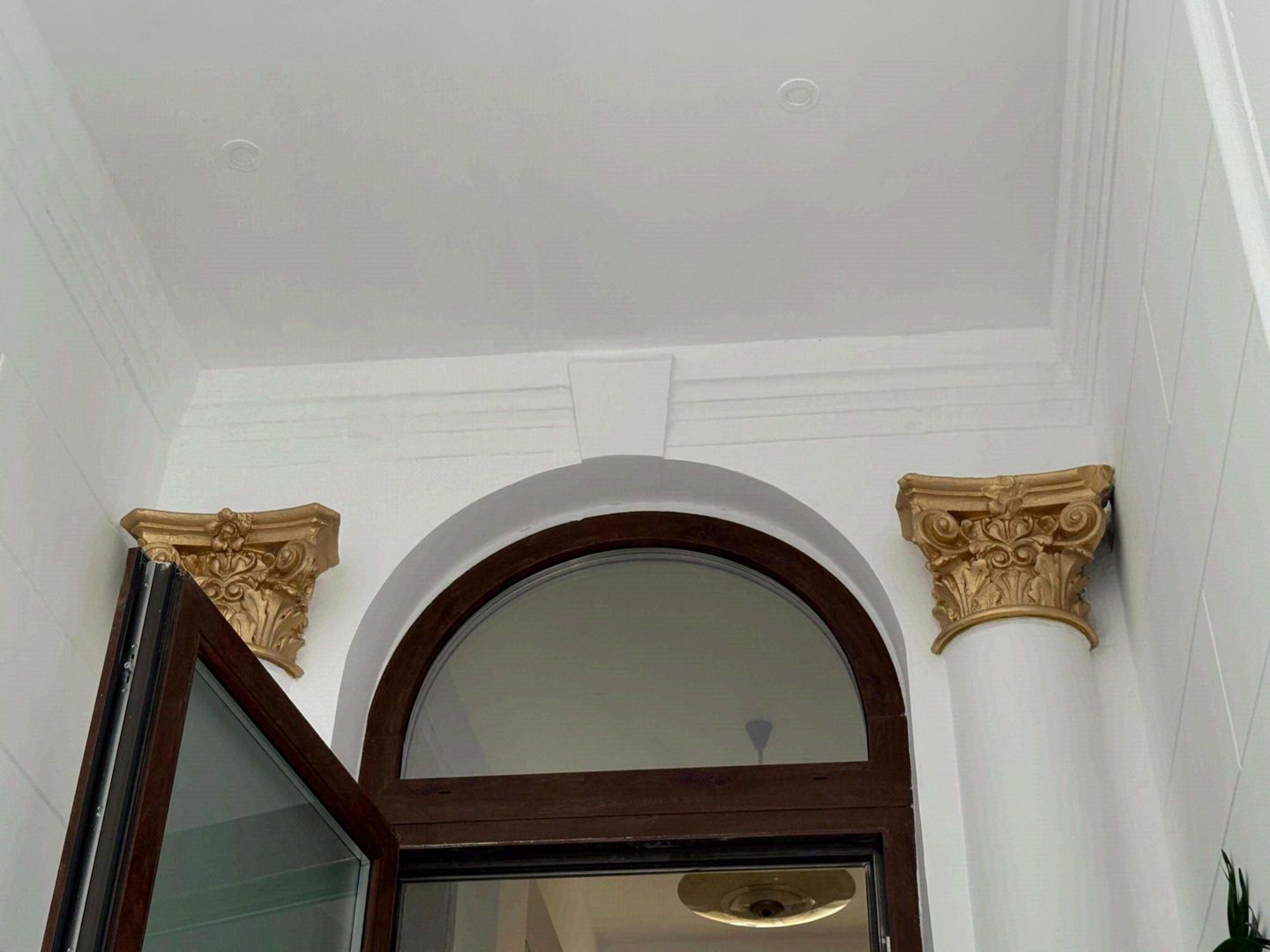 Vilă elegant renovata pentru business de prestigiu - Poză 12