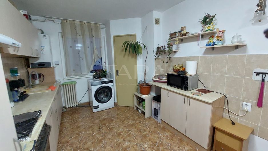 Apartament 3 camere decomandat, etaj intermediar, zona Minerva - Poză 2
