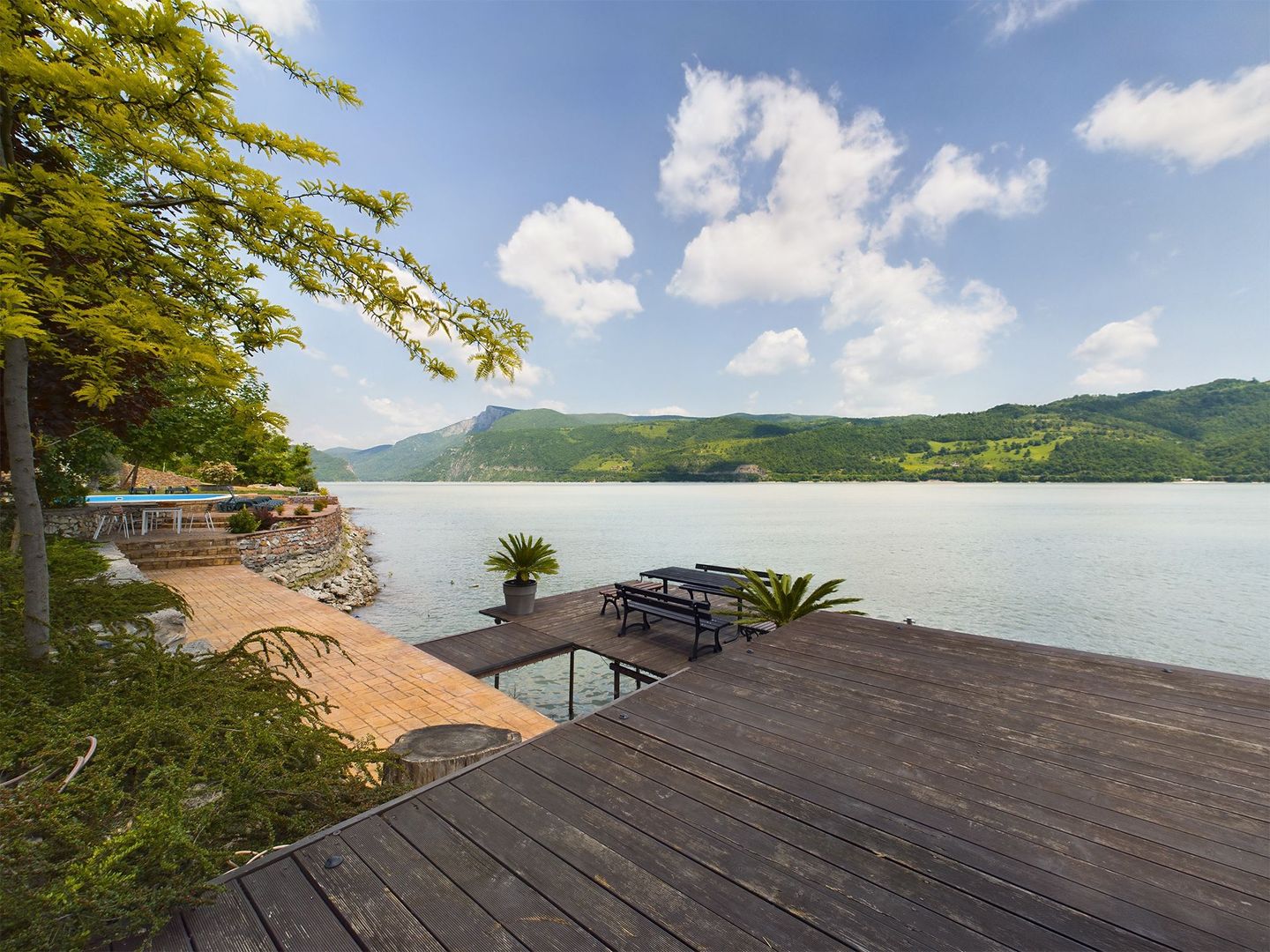 Pensiune de Lux pe Malul Dunării în Dubova - Poză 15