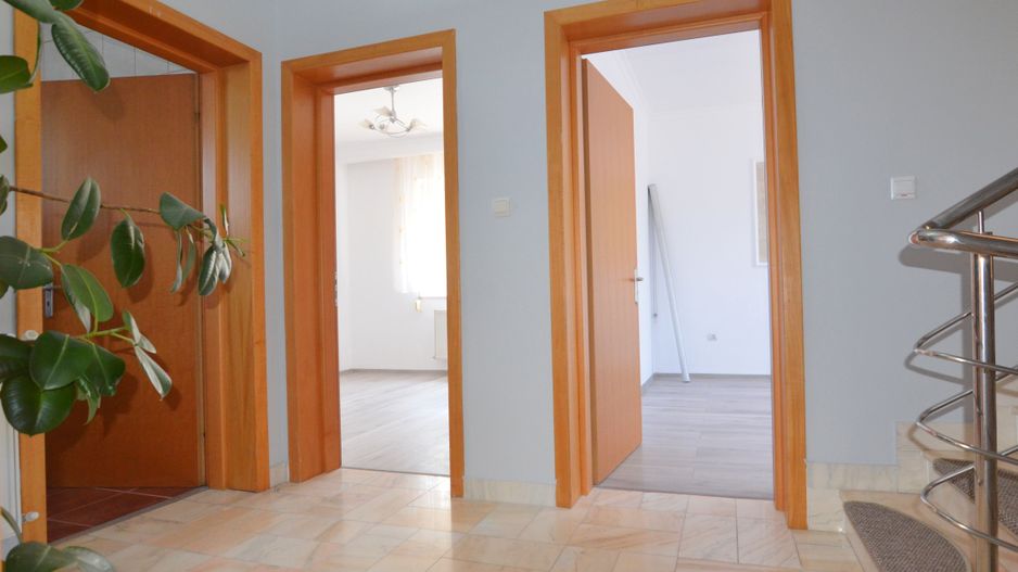 Inchiriem Vila individuala 6 camere cu panouri solare zona Pipera - Poză 14