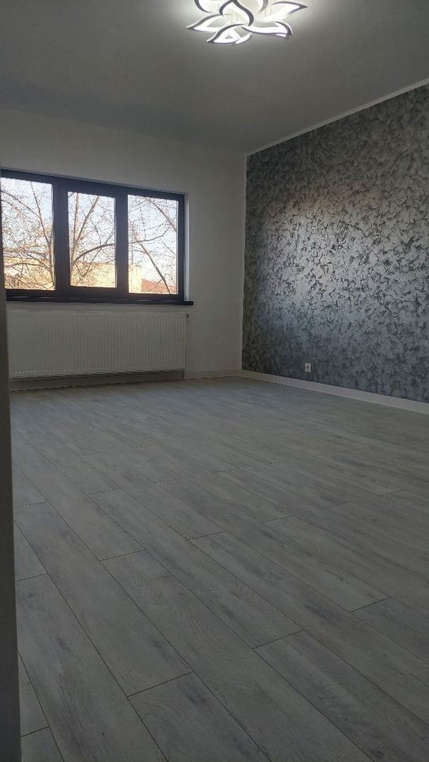 🏡 Apartament 2 camere decomandat, etaj 2, zona Liceu Auto SID V - Poză 7