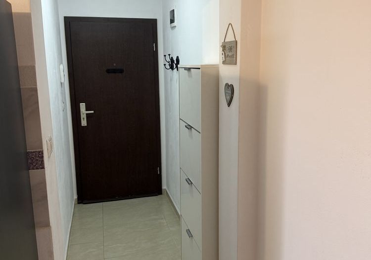 Apartament giroc central loc de parcare - Poză 7