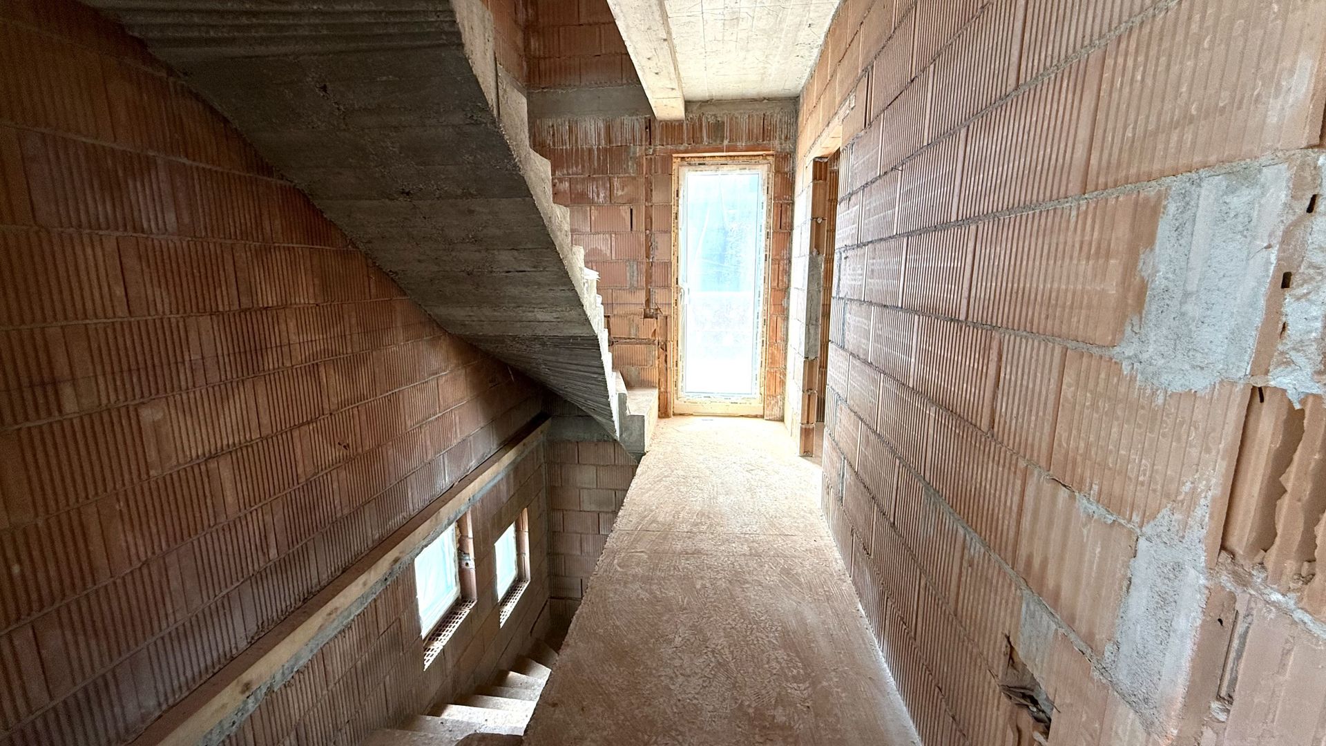 PROIECT DEOSEBIT CU GARAJ- LA ROSU - Poză 5