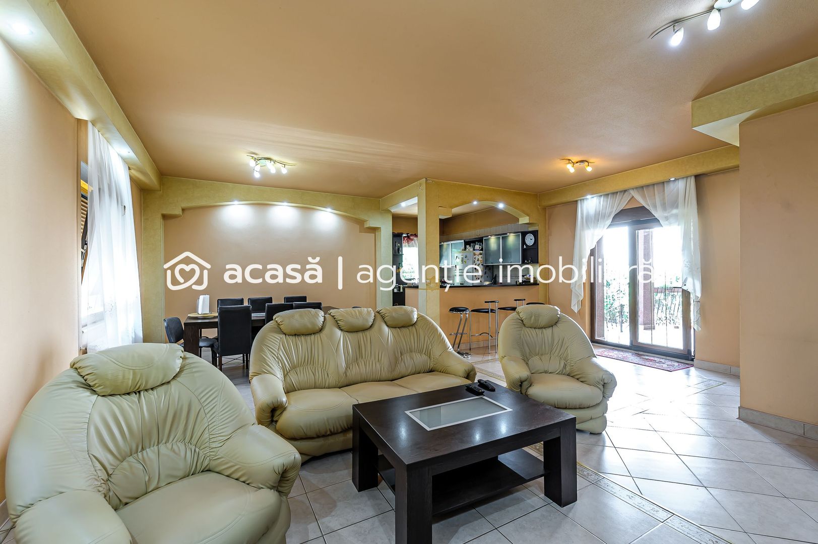 Casă superbă cu 6 camere, gradină și terasă, în centrul Aradului. - Poză 3