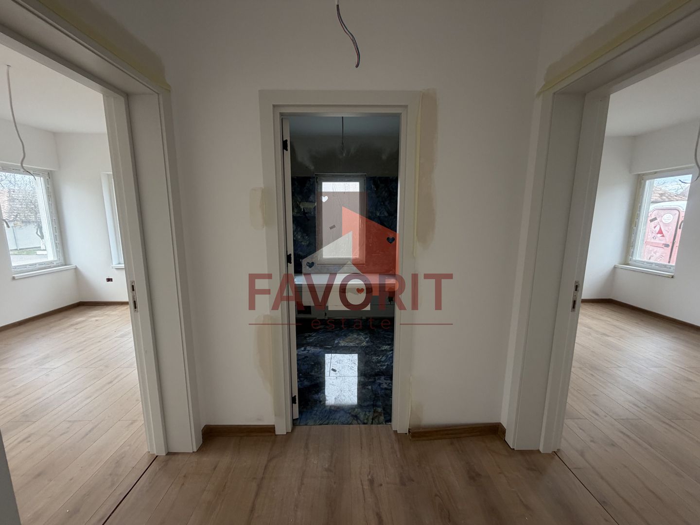 Finisat la cheie. Bucatarie inchisa. Acces asfaltat - Poză 4