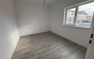 Casa individuala cu 5 camere in Mosnita Noua zona castel - Poză 2