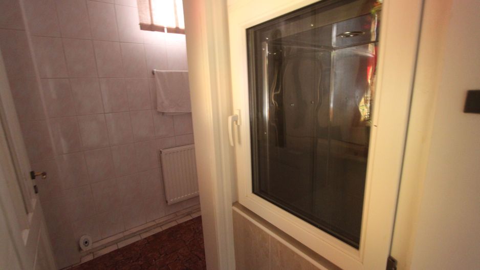 Casă / Vilă cu 8 camere de vânzare în zona Semicentral - Poză 39