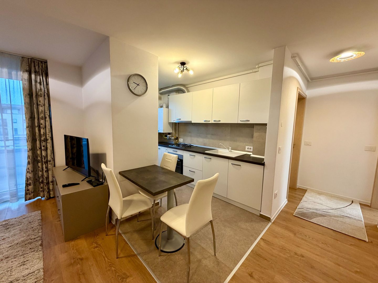 Apartament 2 camere Kasper cu vedere la pietonala - Poză 8