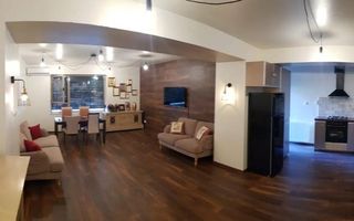 Apartament 3 camere lux, curte proprie 120 mp, parcare, piscină, pet friendly - Poză 2