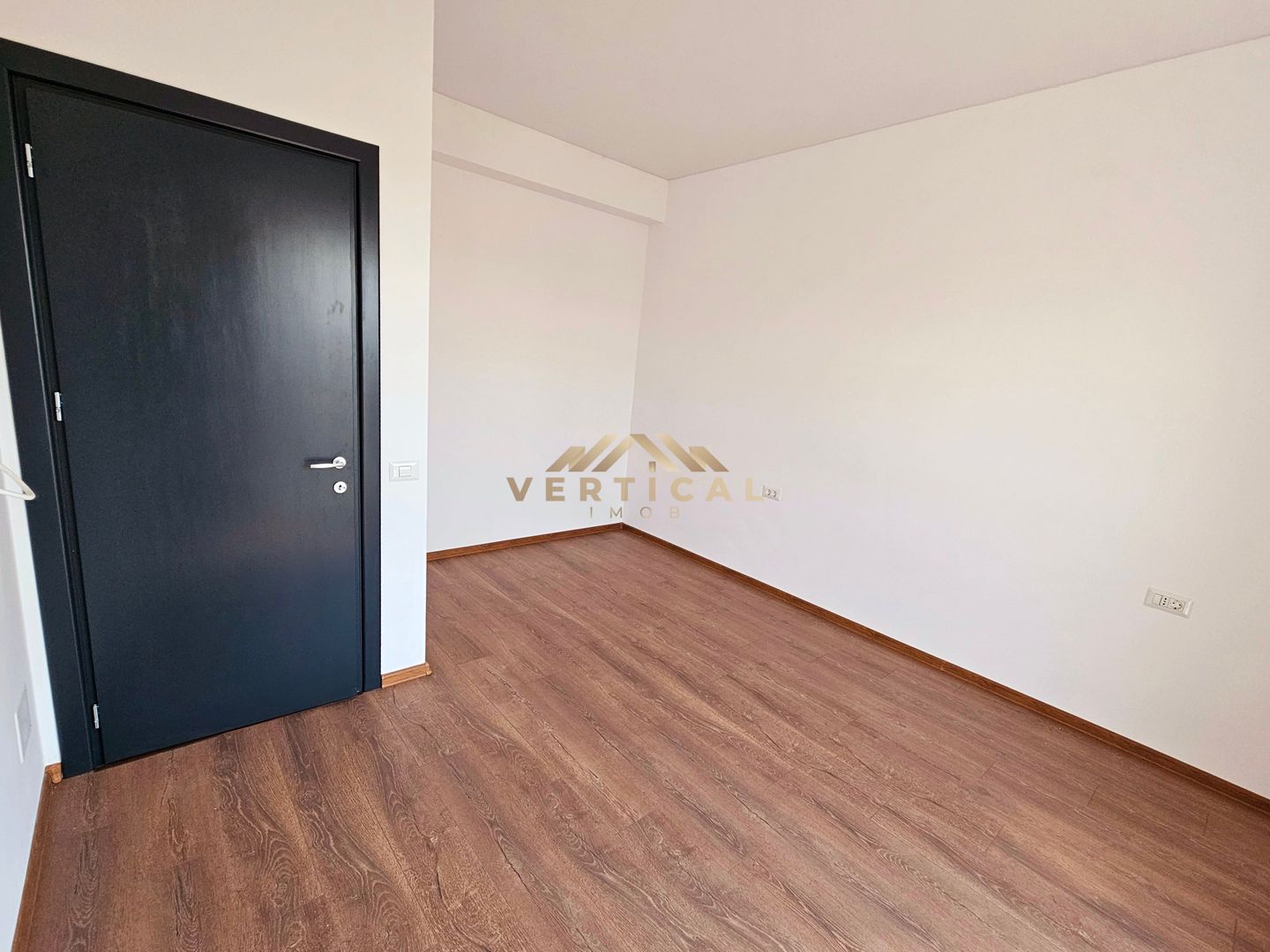 De vanzare vila 4 camere - cartier Mega Parc Residence -comuna Berceni - Poză 18