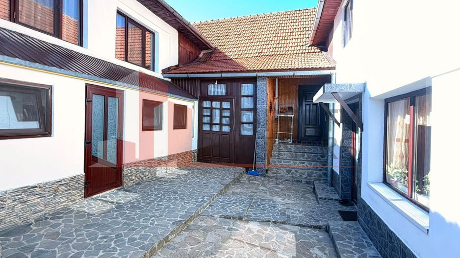 Casă tradițională cu 1800 mp teren  în Sohodol, Bran | Priveliște superba - Poză 6