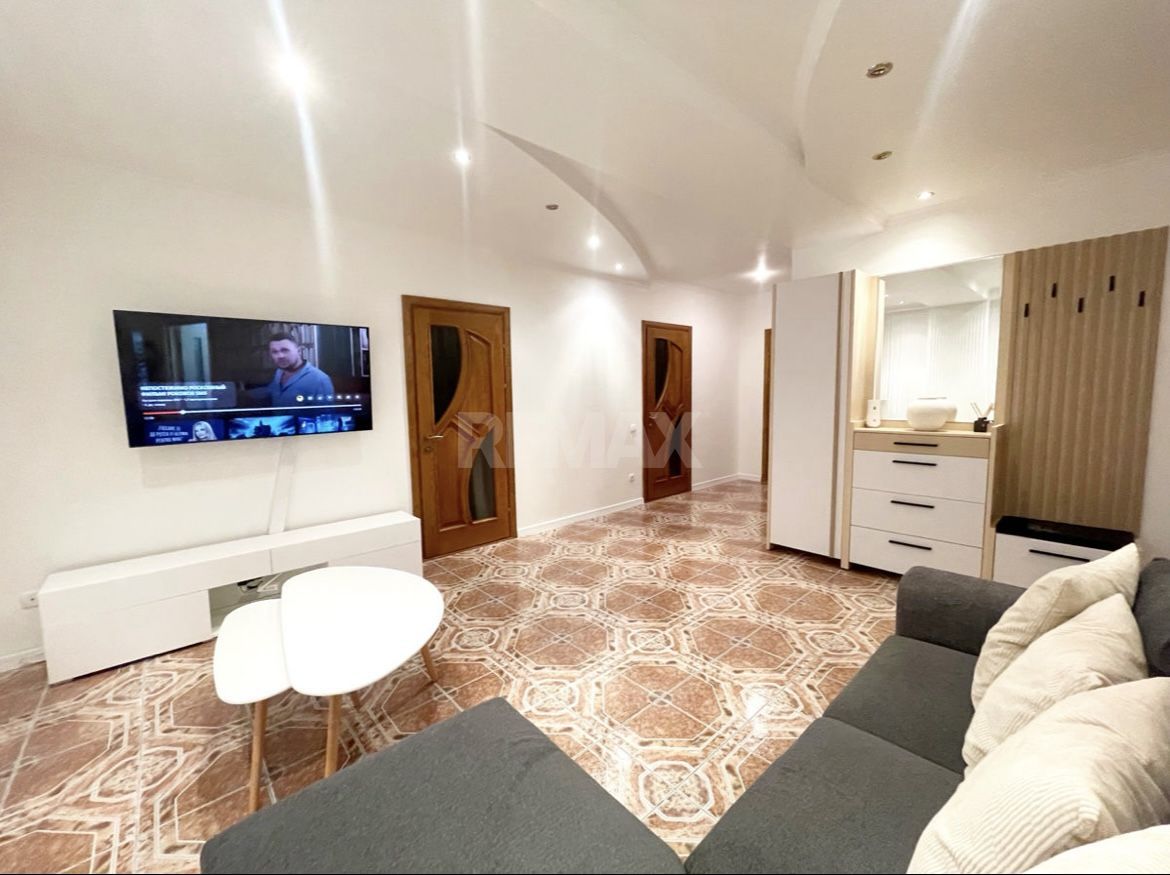 Apartament Centru! 90 m2! 2 + living! - Poză 1