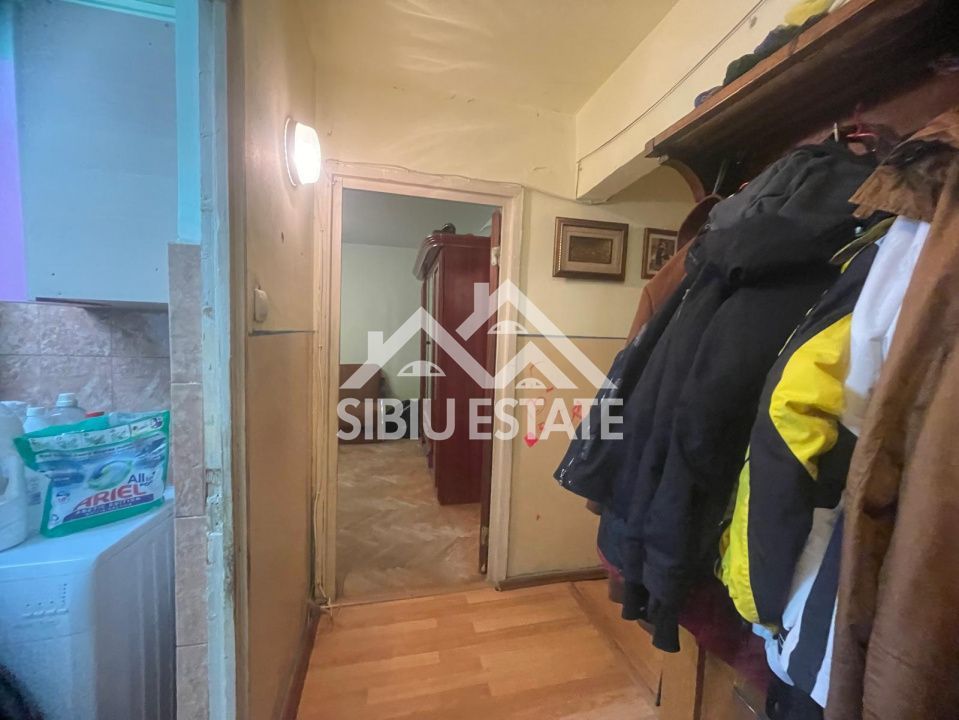 Apartament de vanzare cu 3 camere, decomandat,  2 balcoane, pivnita - Poză 10