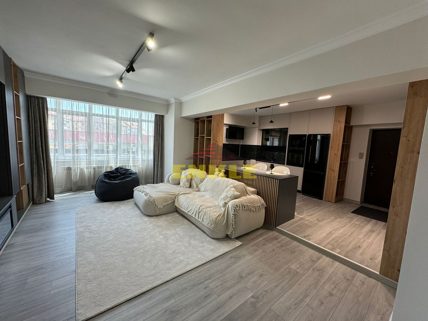 De vânzare – Apartament 4 camere, 102 mp, zona Bazar - Poză 2