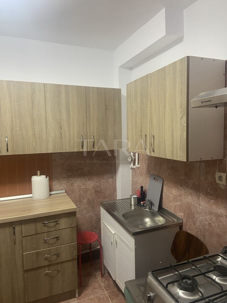 Vând apartament 2 camere, 50 mp si balcon, renovat și mobilat. - Poză 2