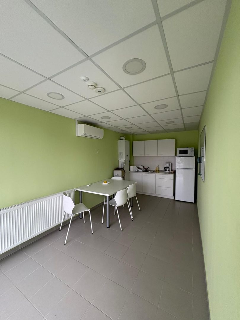 Spațiu de închiriat,ultracentral,Covasna, 152mp, 1000 euro(negociabil) - Poză 8