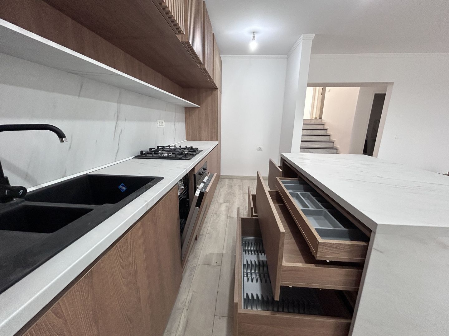 De vanzare apartament Samantha Urcator zona Polivalenta - Poză 4