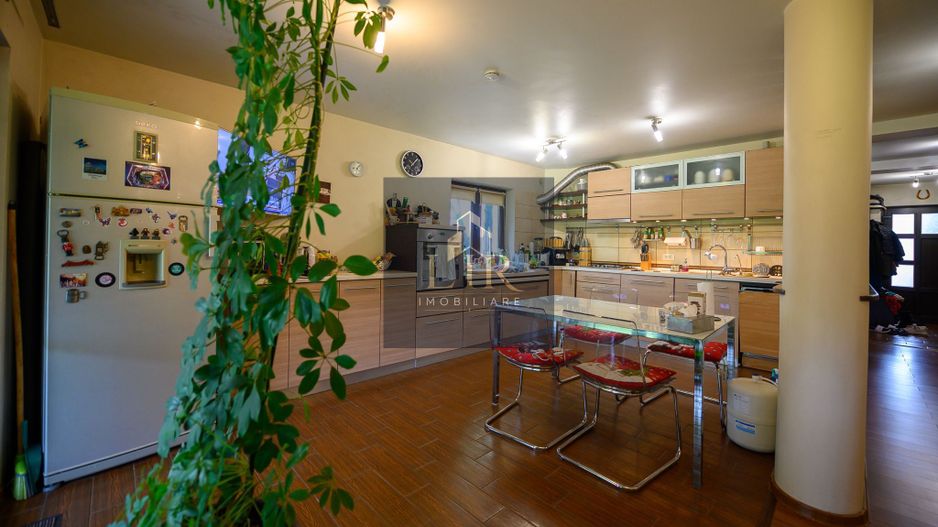 Vilă 5 camere 240 mp, mobilata,teren 806 mp – Platou Galata, Iași - Poză 4