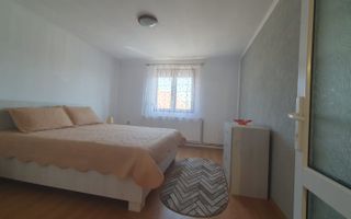 Casă spațioasă de vânzare în comuna Roșia .COMISION 0% - Poză 13