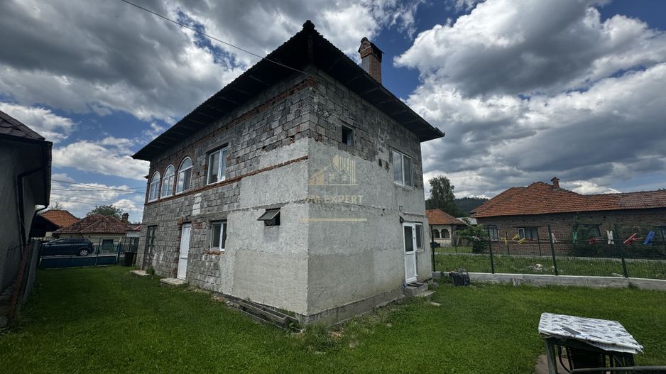 CASA 5 CAMERE 180 MP TEREN 814 MP CAMPULUNG - Poză 2