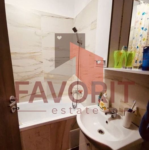 Apartament cu o camera transformat in 2 camere - Poză 5