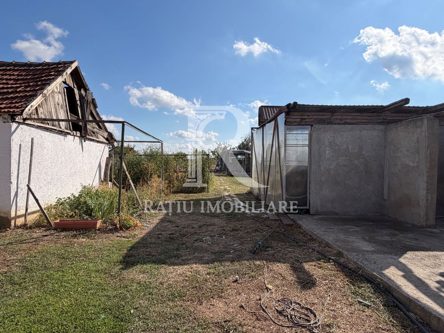 Casă cu livadă, grădină și anexe, | Les | Oradea - Poză 11
