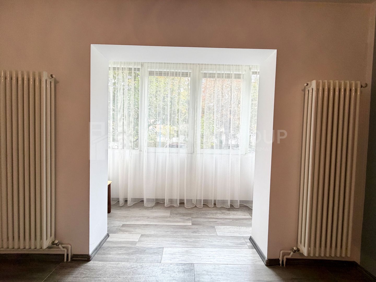 Apartament cu 3 camere, 2 bai  - zona Tractorul - Poză 17