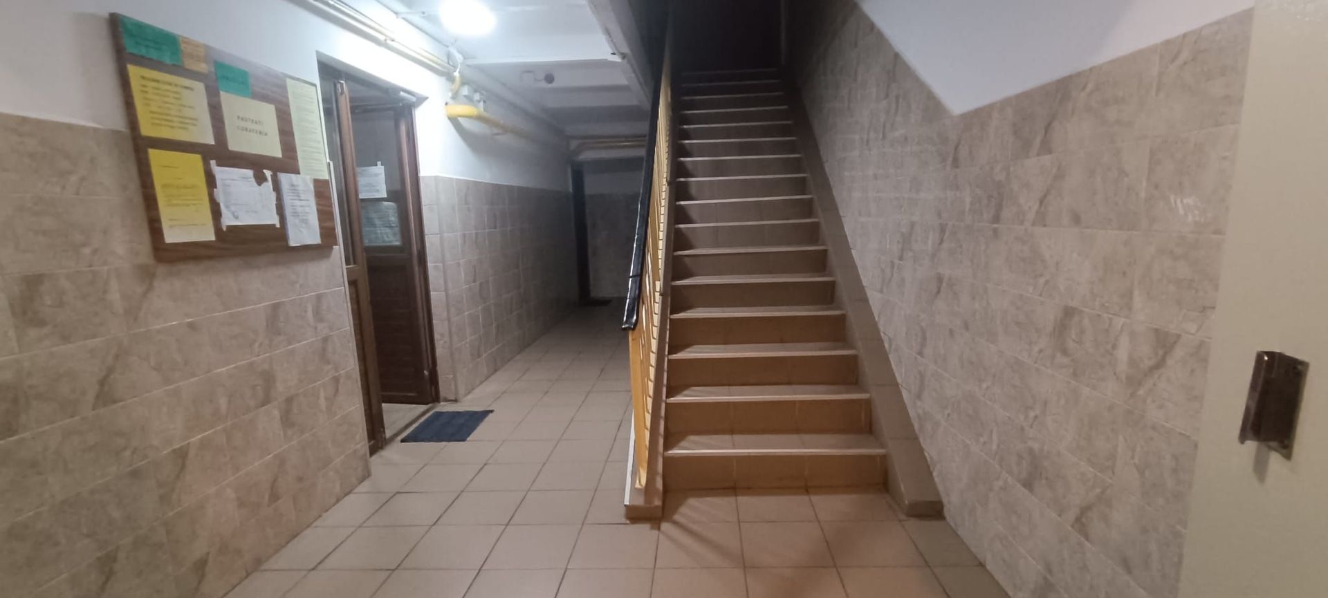 Inchiriez Ap. de 3 camere Decomandat Gorjului - Poză 2