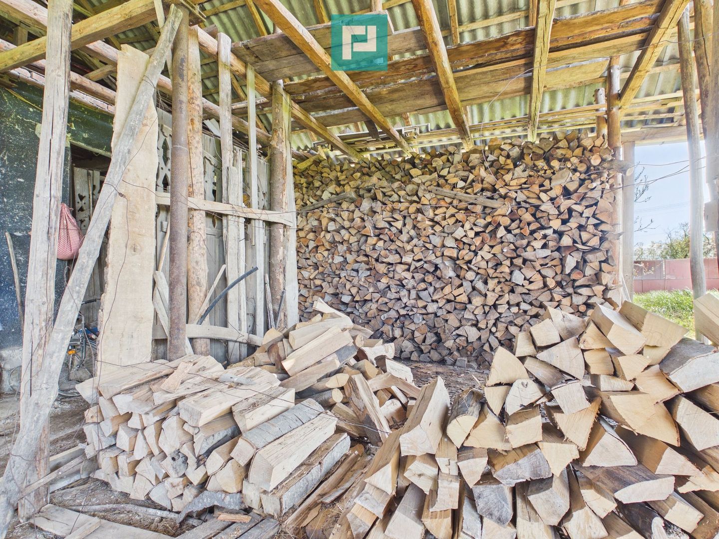 Casă solidă cu 5 camere in localitatea Almaș, Arad - Poză 23