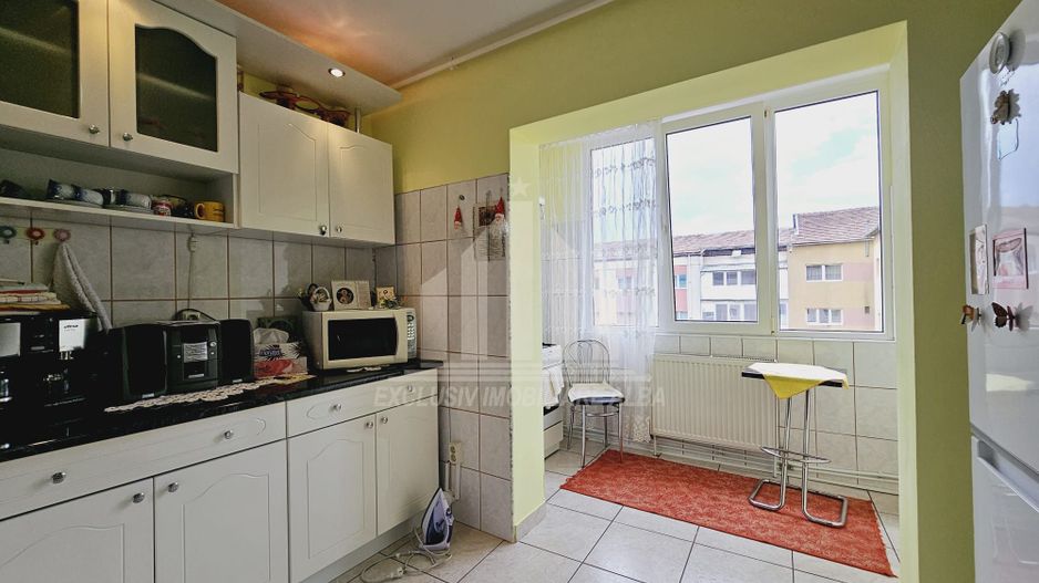 Apartament cu 3 camere decomandate, Cetate - Poză 3