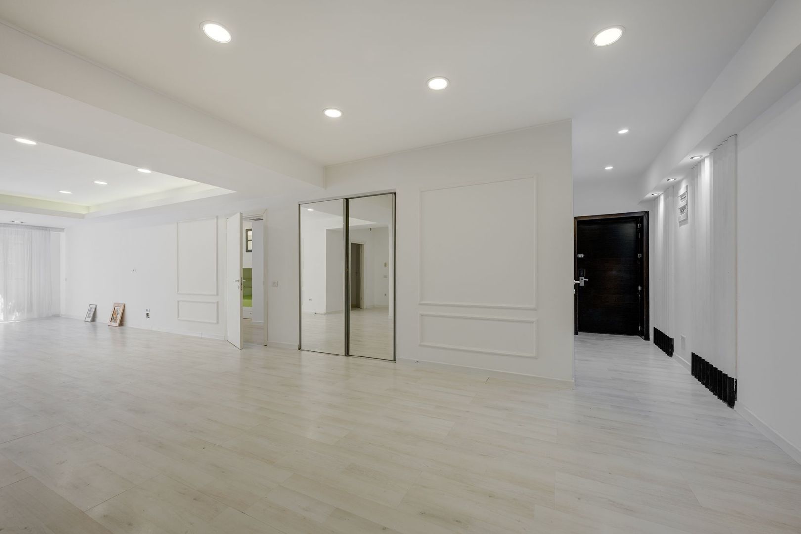 Apartament 3 camere superb si curte proprie Parc Herastrau - Poză 6