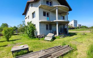 Casă spațioasă cu terase panoramice și curte mare - Poză 3