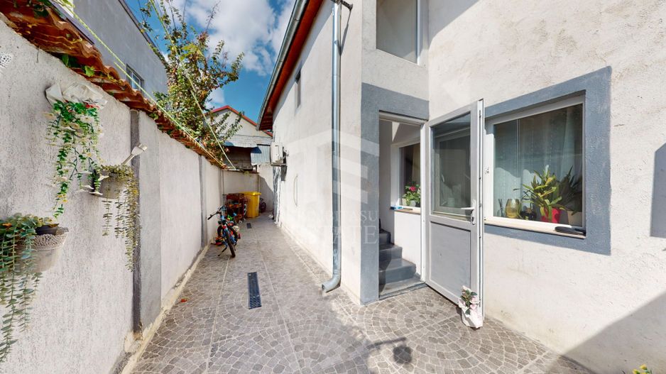 Casa P+1 Sector 5 / Ideala pentru doua familii sau investitie - Poză 2