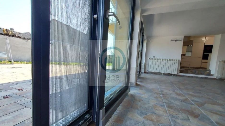 Vila deosebita în loc Simeria, zona ultracentrala - Poză 8