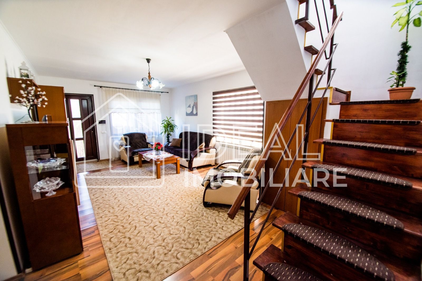 Casa Individuala cu 8 camere si 430 mp de curte, zona Calea Poplacii - Poză 12