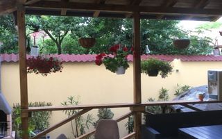 Casa moderna alcatuita din trei apartamente, zona Rovine - Poză 19