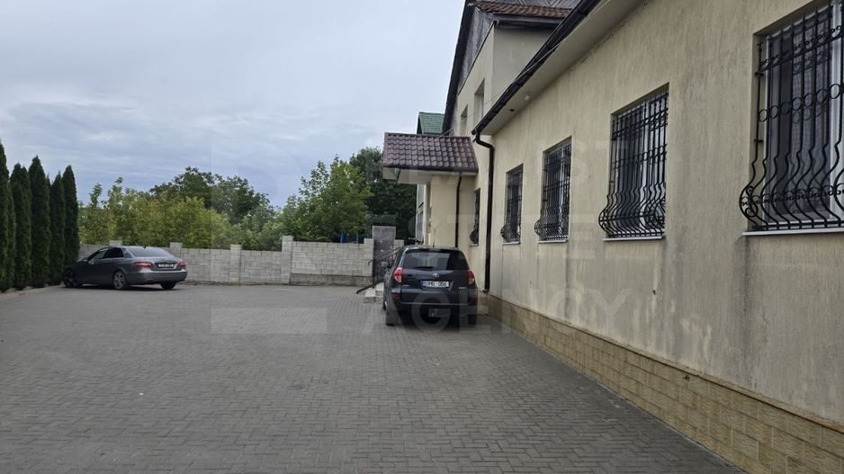 Vânzare, spațiu comercial, 237,9 mp, satului Siret. - Poză 3