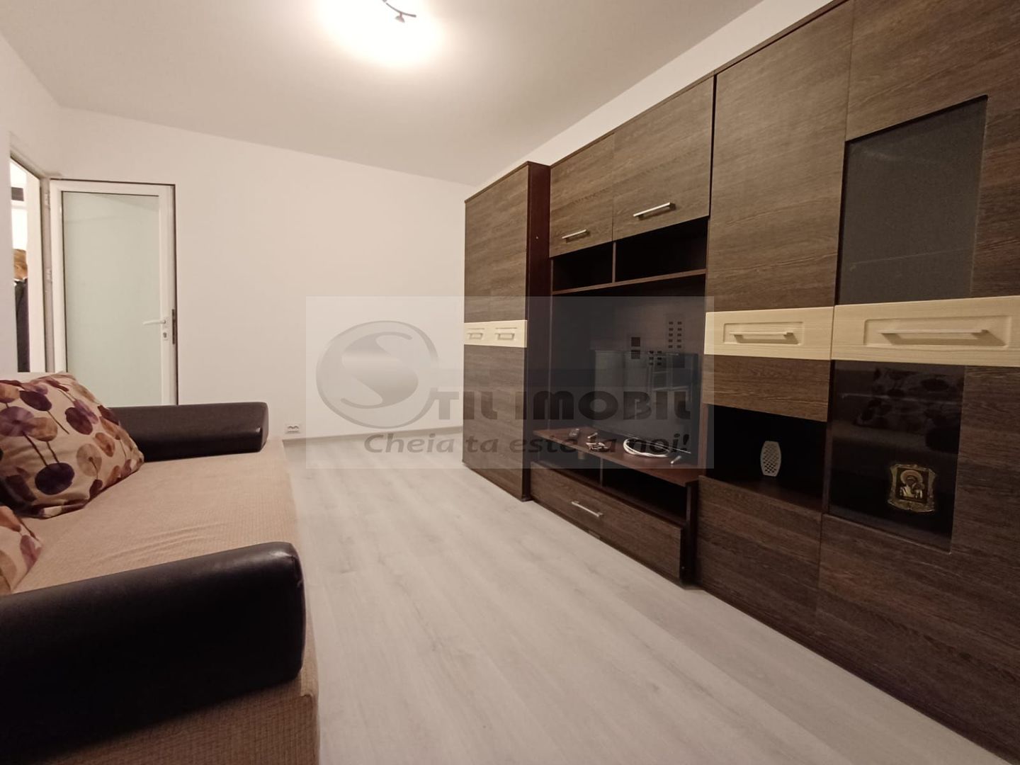 Apartament 3 camere Decomndat RENOVAT–  vis-a-vis de Palas Mall - Poză 1