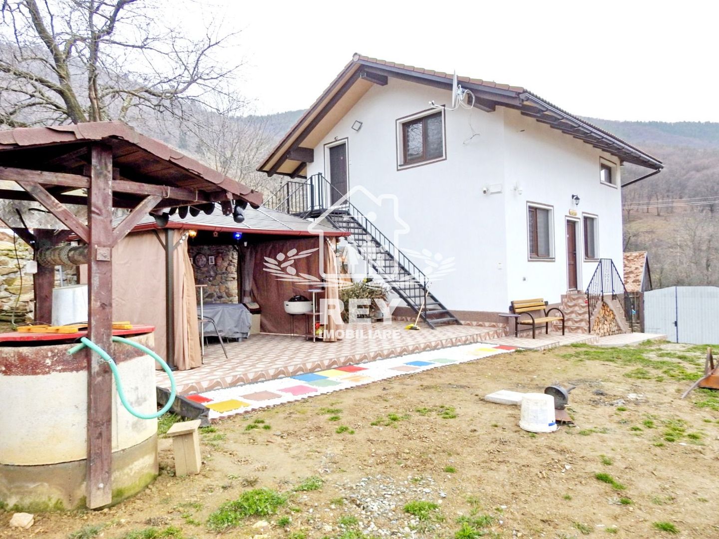 Casa de vacanta / Pensiune de vânzare la 12km de Sibiu - Poză 1