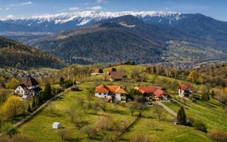 Casă tradițională cu 1800 mp teren  în Sohodol, Bran | Priveliște superba - Poză 1