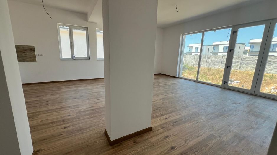 Casa parter Tunari 5 camere curte 500m2, UTILITATI, zona buna - Poză 2