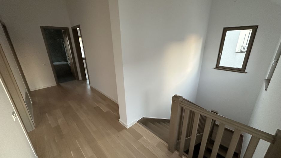 Casa cu 4 camere - Dumbravita - Poză 14