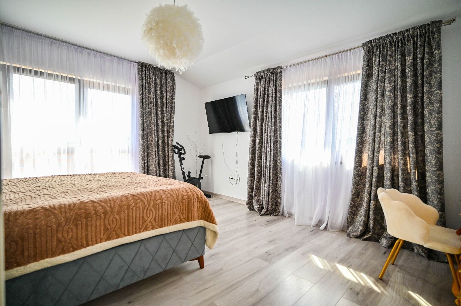 Casa individuală de vânzare Sânpetru, 5 camere, garaj, foișor, curte - Poză 8