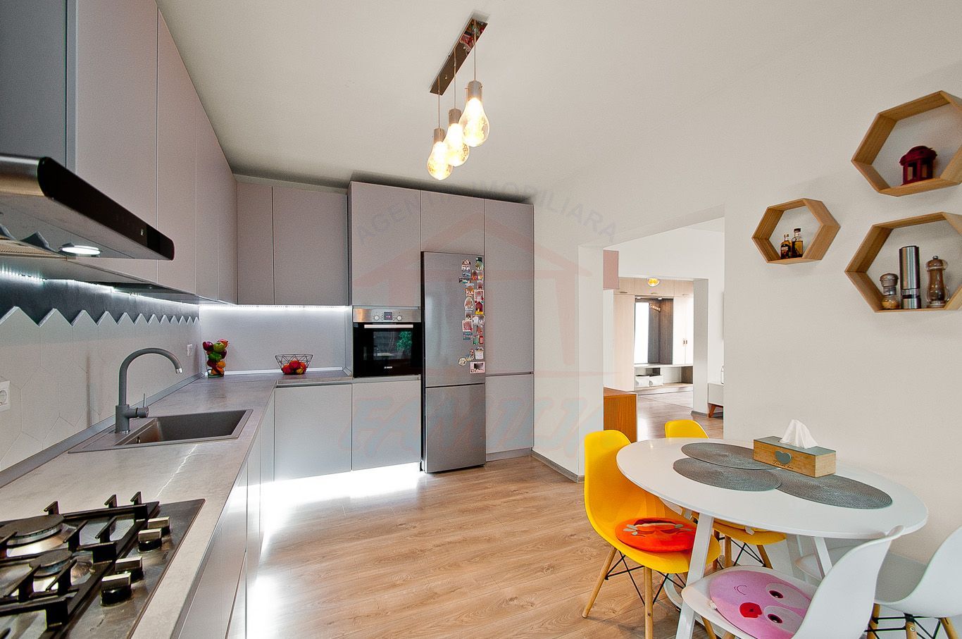 De vanzare casa in Galati, Zona Metro, sup. utila 155mp, 5 camere - Poză 3