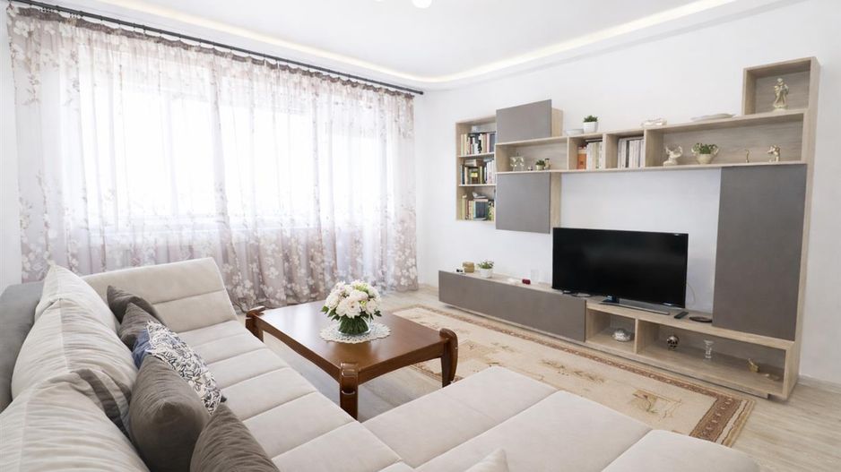 Premium Clasa A, 75mp, luminos, mobilat, echipat, ca nou, panorama, Tractorul, B - Poză 1